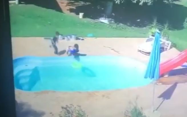 Menino de 3 anos salva o melhor amigo de se afogar numa piscina