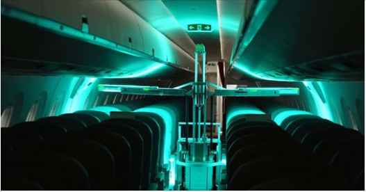 Robô com luz UV desinfeta um avião em 13 minutos