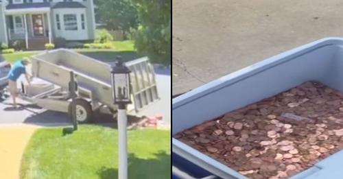 Homem paga a pensão de alimentos ao atirar 80,000 moedas no jardim da sua ex