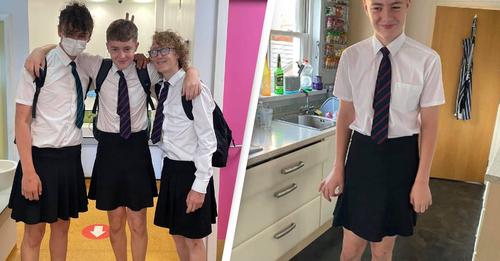 Rapazes usam saias como protesto contra o uniforme da escola que proíbe o uso de calções