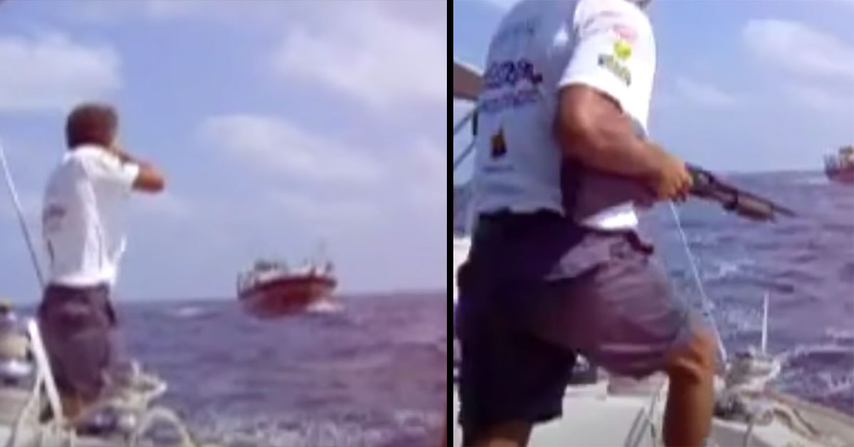 Homem com tomates de aço ataca um barco de piratas da Somália