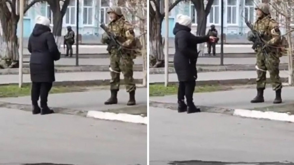 Ucraniana confronta soldado russo: "o que car@lh0 estás a fazer na nossa terra?"